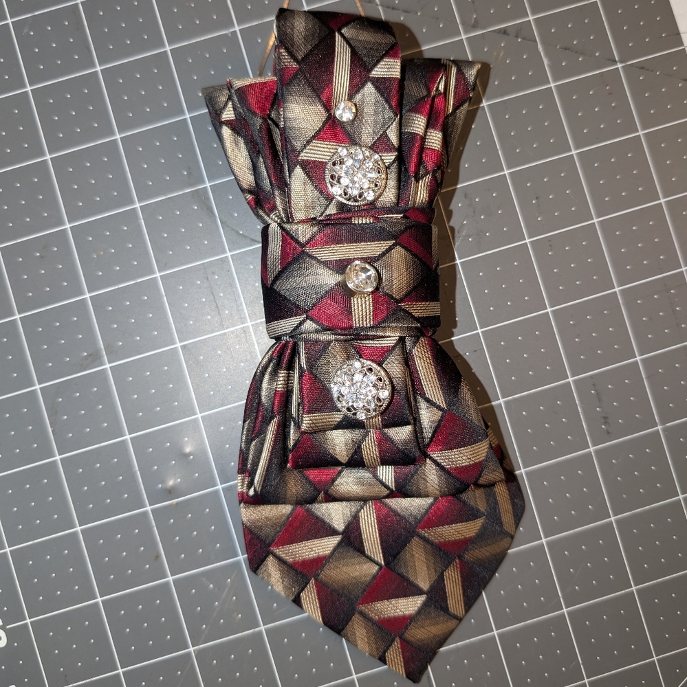 Elegant Geometric Patterned Dress with Crystal Buttons